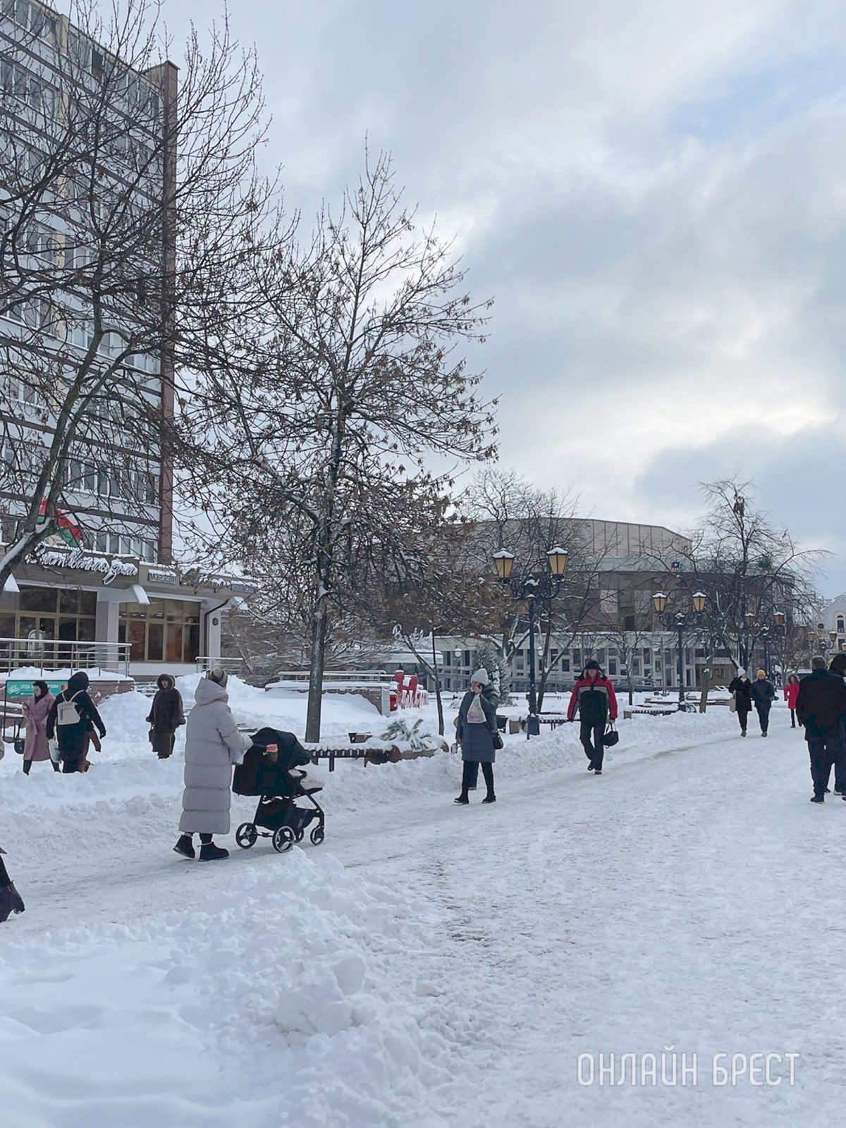 Красивая снежная Советская в Бресте. Фото сделаны сегодня
