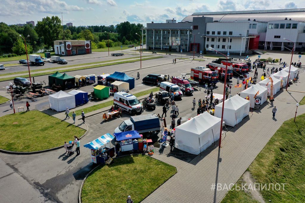 В Бресте возле Ледового проходит выставка-ярмарка «Садовый маркет»