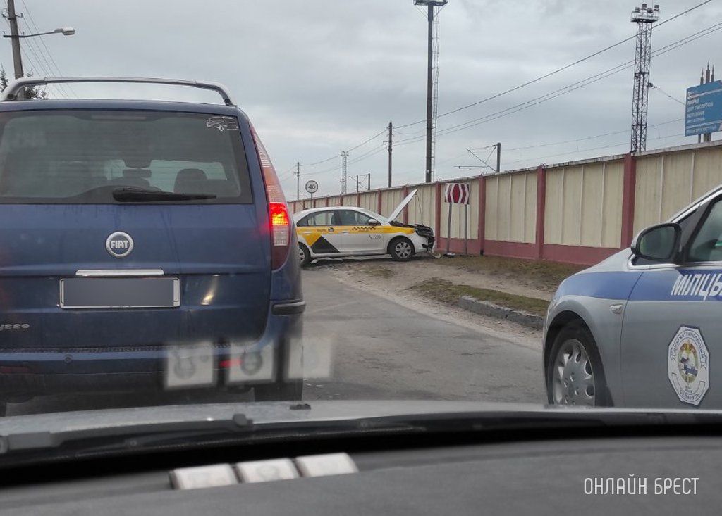 Читатель: Брест, Скрипникова-Пионерская. Такси попало в ДТП