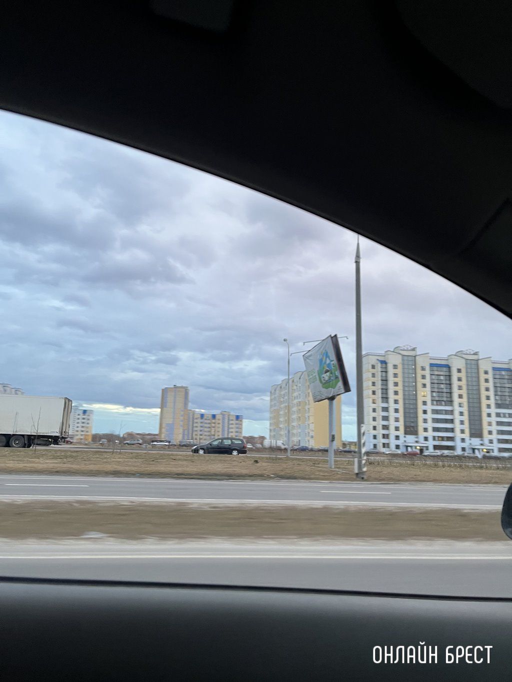 Читатель: По дороге ул. Краснознамённая - Варшавское шоссе три билборда не в самом лучшем состоянии после сильных ветров