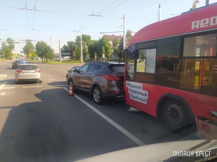 В Бресте произошло ДТП с участием троллейбуса
