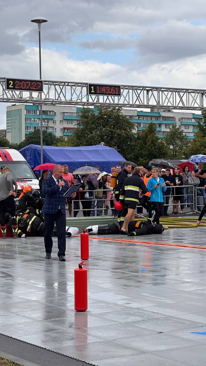 На площадке у администрации Московского района стартовали соревнования «Сильнейший пожарный спасатель «Брестский рубеж-2023»