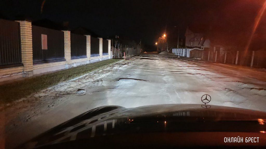 Читатель: Куда обратиться, чтобы разровняли дорогу? Брест, ул. Рождественская