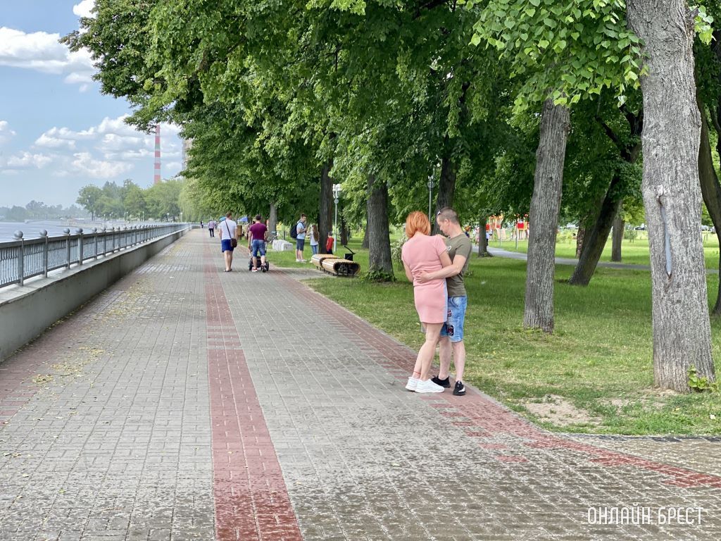 Прогулка по Набережной Бреста