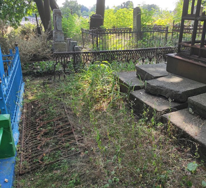 Иван Чайчиц: На Тришинском некрополе орудуют вандалы