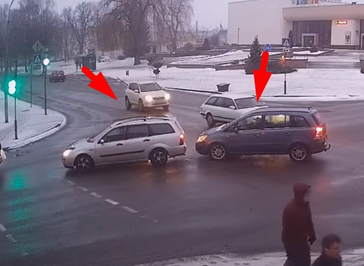 В Кобрине на перекрестке произошло мелкое ДТП