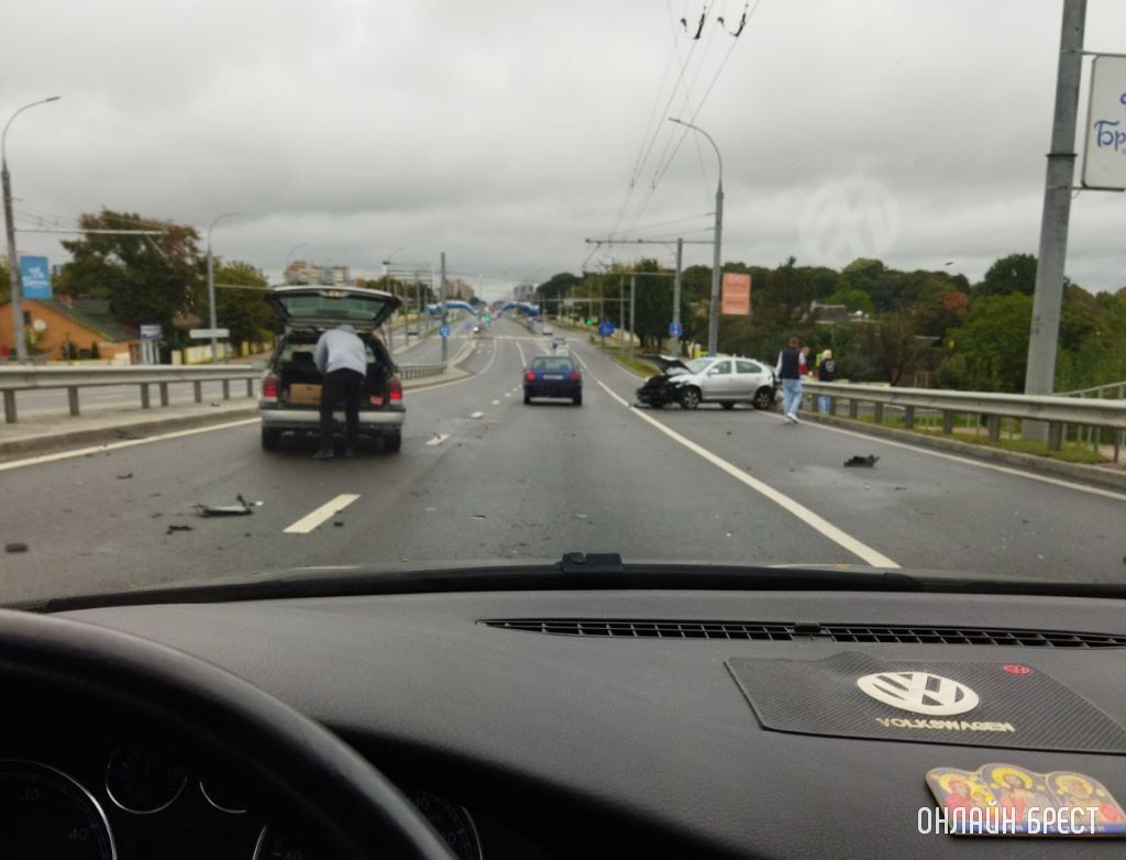 Сегодня в Бресте и районе произошло несколько ДТП. Фотофакт от очевидцев