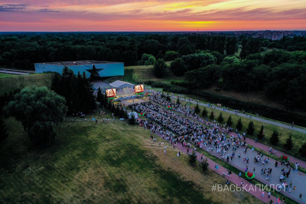 Сейчас в Брестской крепости