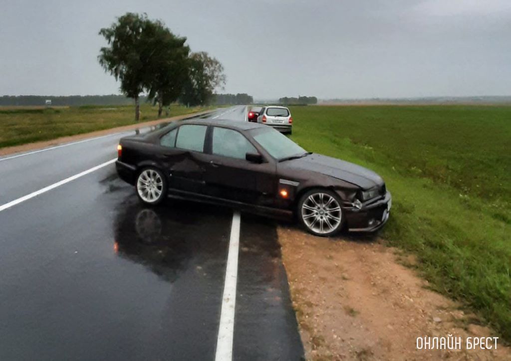 В деревне Грушевка произошло ДТП с участием 3-х авто. Виновник скрылся с места ДТП