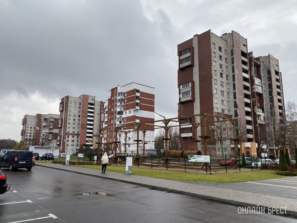 Читатель: Начали ремонтировать данные дома. Интересно, только этот или все?