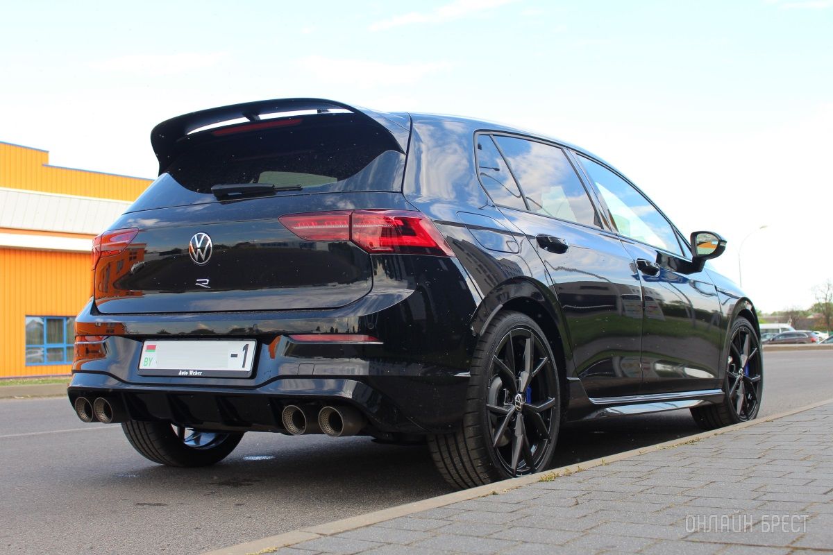 Читатель: Редкий для наших дорог Golf R. Фото сделаны в Бресте