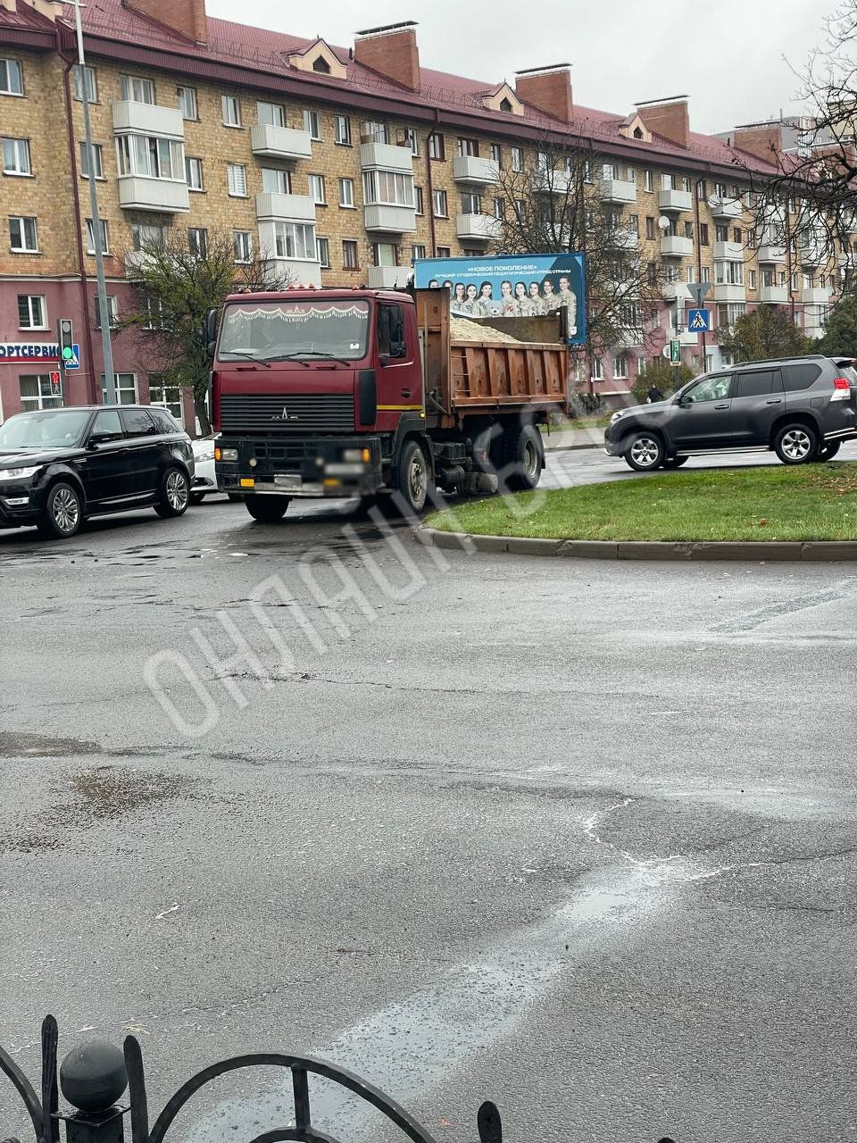 Читатель: В Бресте на бульваре Космонавтов - Гоголя отвалились колеса у грузовика