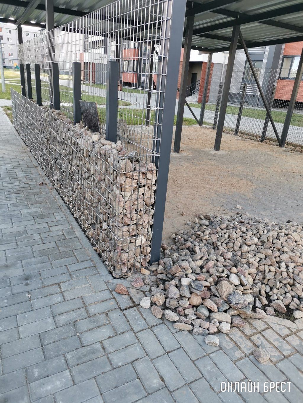 Читатель: В Бресте на Рябцева во дворе новостройки делают такое шикарное сооружение. Кто знает, для чего оно предназначено?