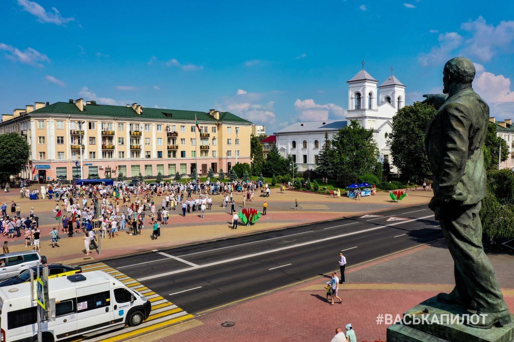 85-летие Госавтоинспекции. Прямо сейчас на пл. Ленина в Бресте