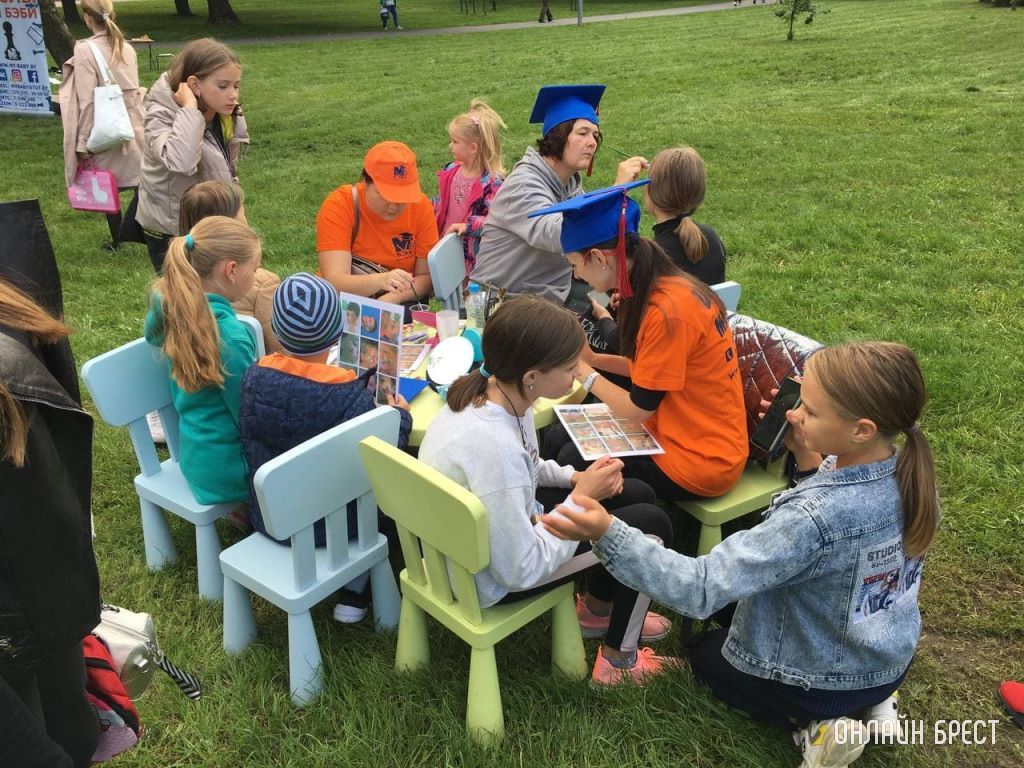 «Веселый звонок» проходит на Набережной Бреста