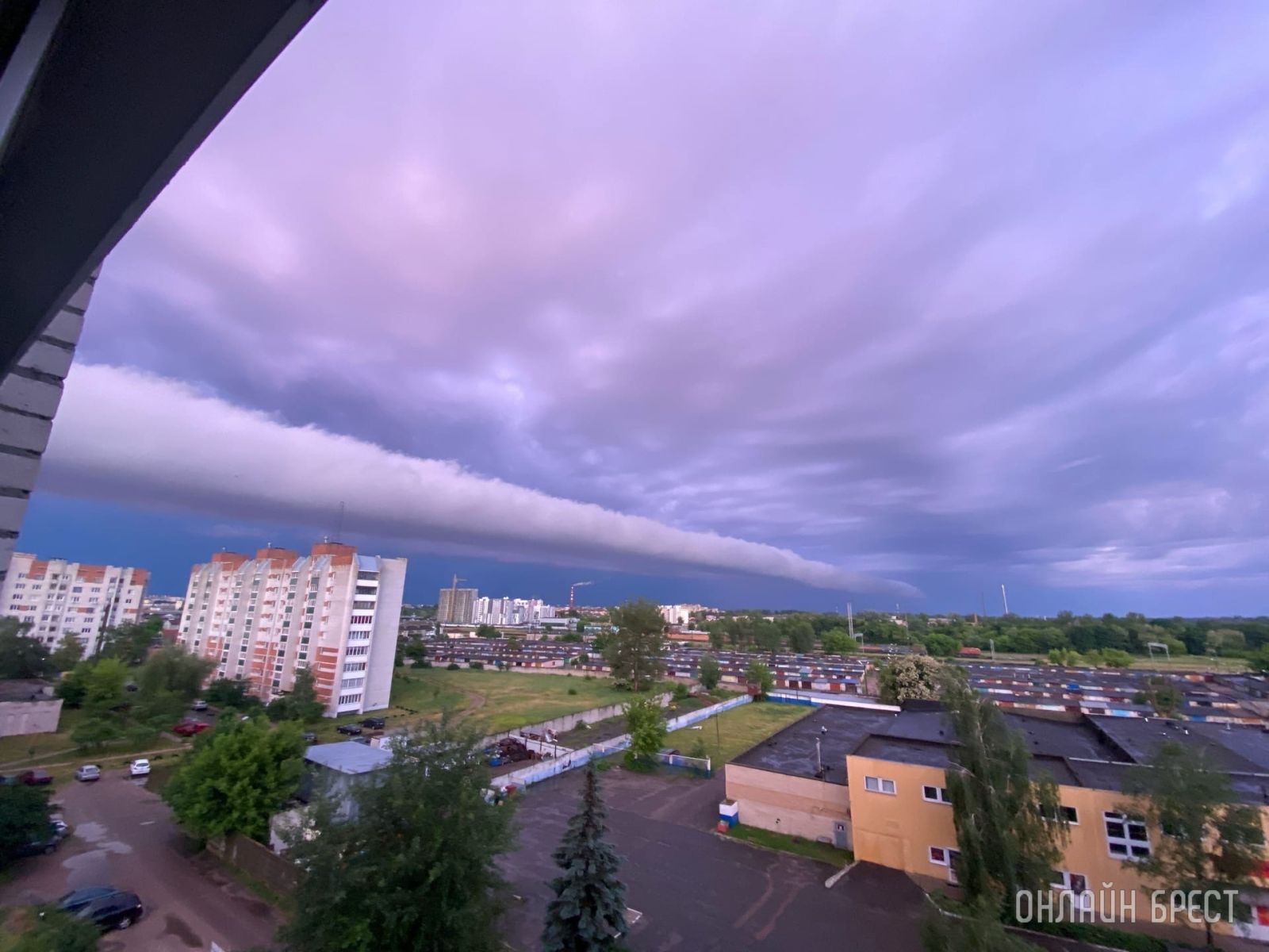 Вчерашнее небо над Брестом. Фотографии прислали читатели