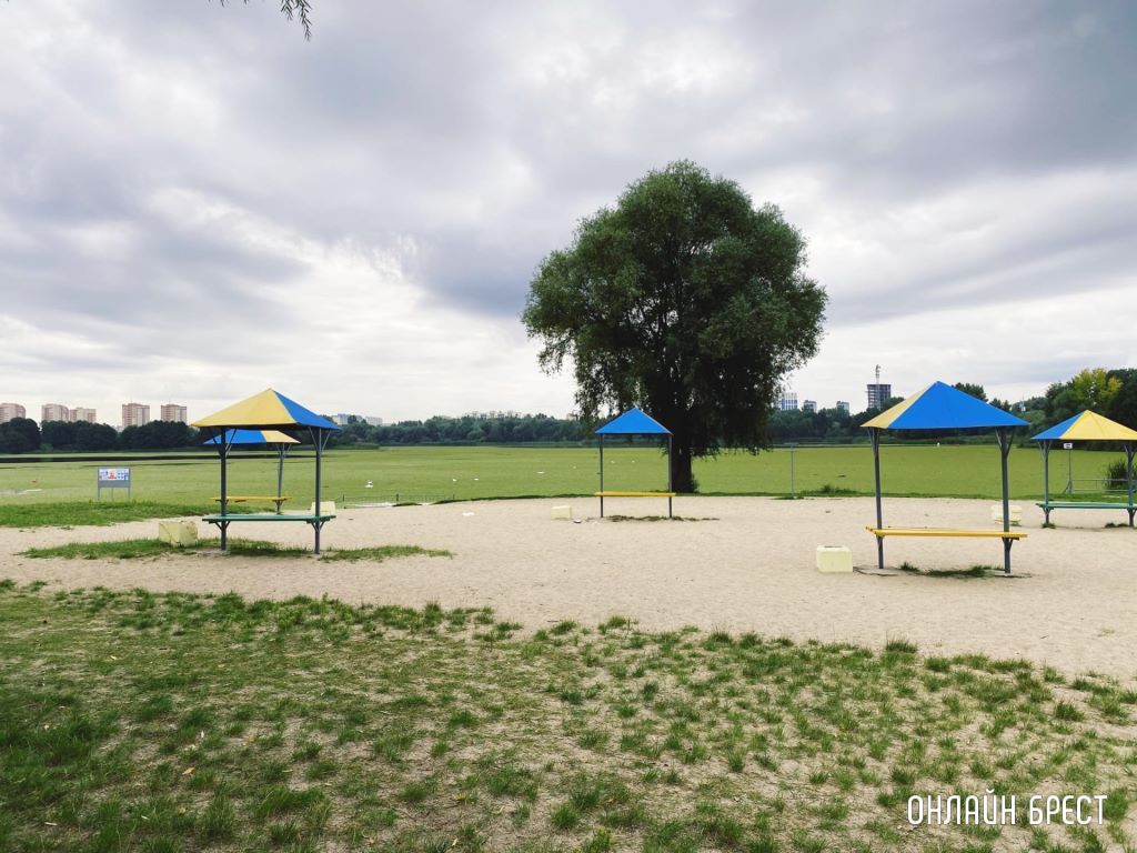 Брест, Набережная. Мухавец затянуло полностью