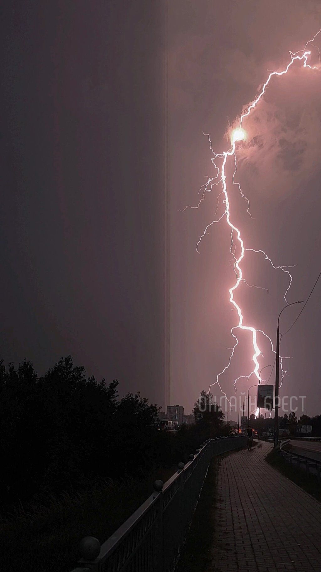 Читатель: Эту красоту удалось заснять вчера в Бресте