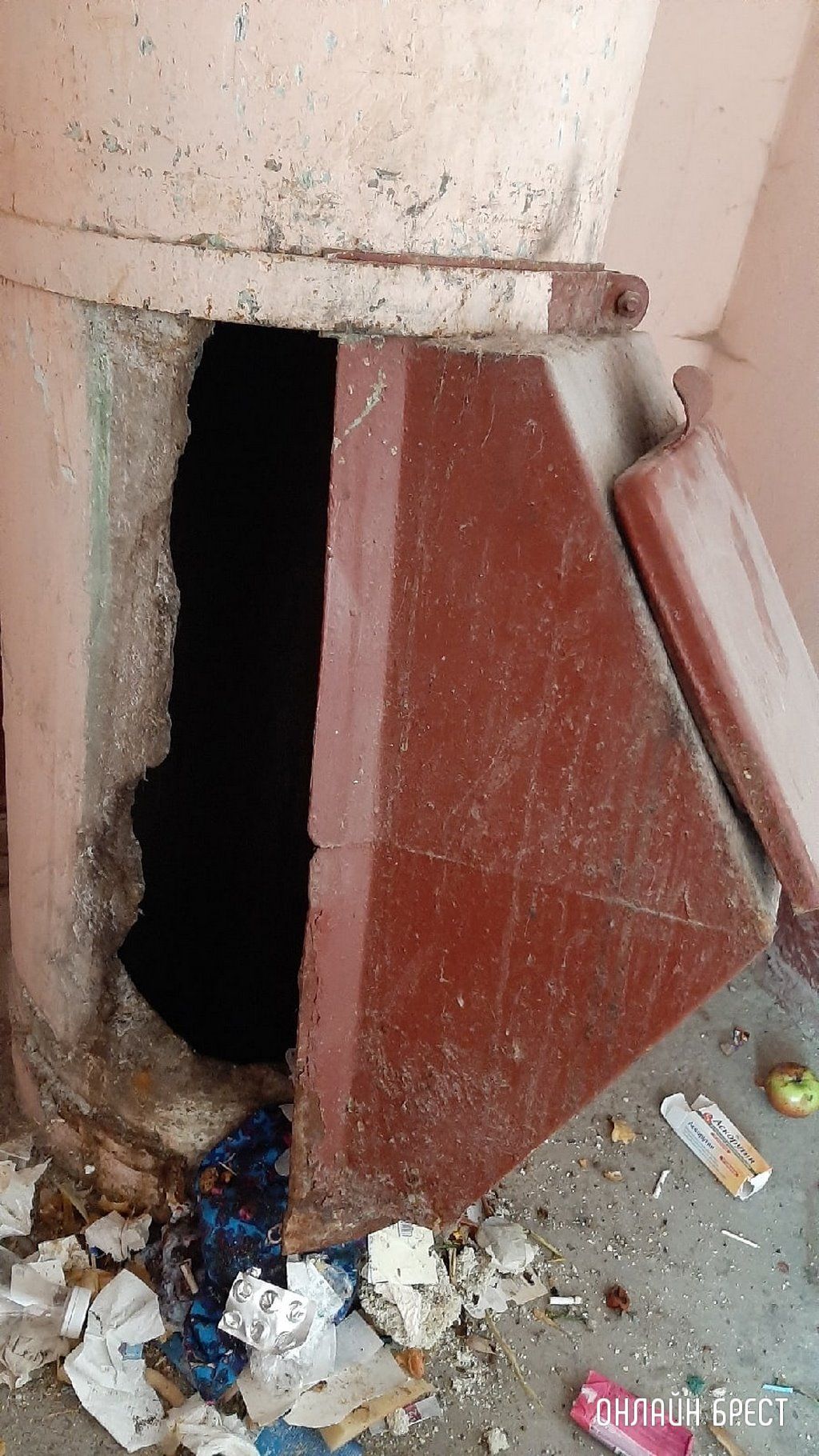 Читатель: Долгое время мусоропровод находится в таком состоянии. Брест, ул. Гаврилова д. 23, 1 подъезд, 3,5 этаж