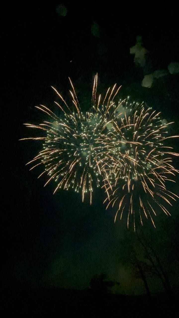 Праздничный салют в Бресте. Смотрите фото и видео