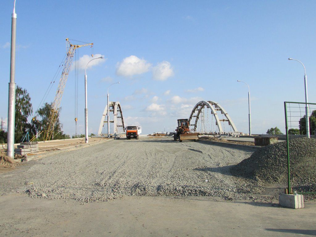 Читатель: Строительство моста возле Брестской крепости, 2013 год