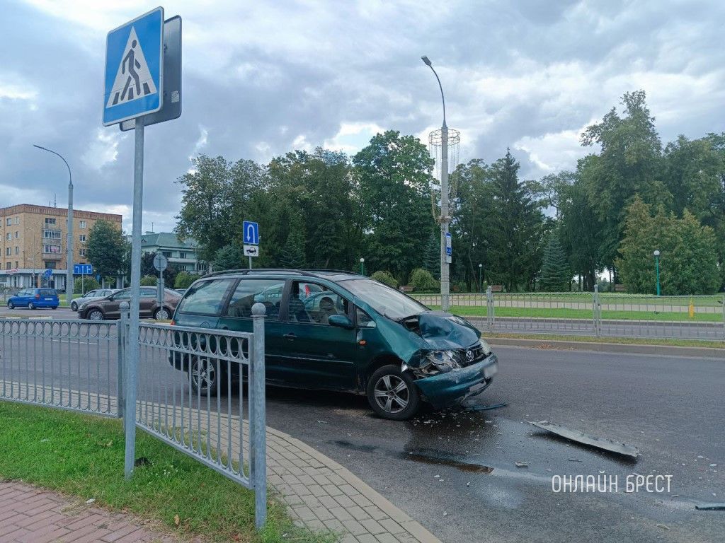 Читатель: Сегодня в Бресте на Машерова произошло ДТП с участием Volkswagen и Geely