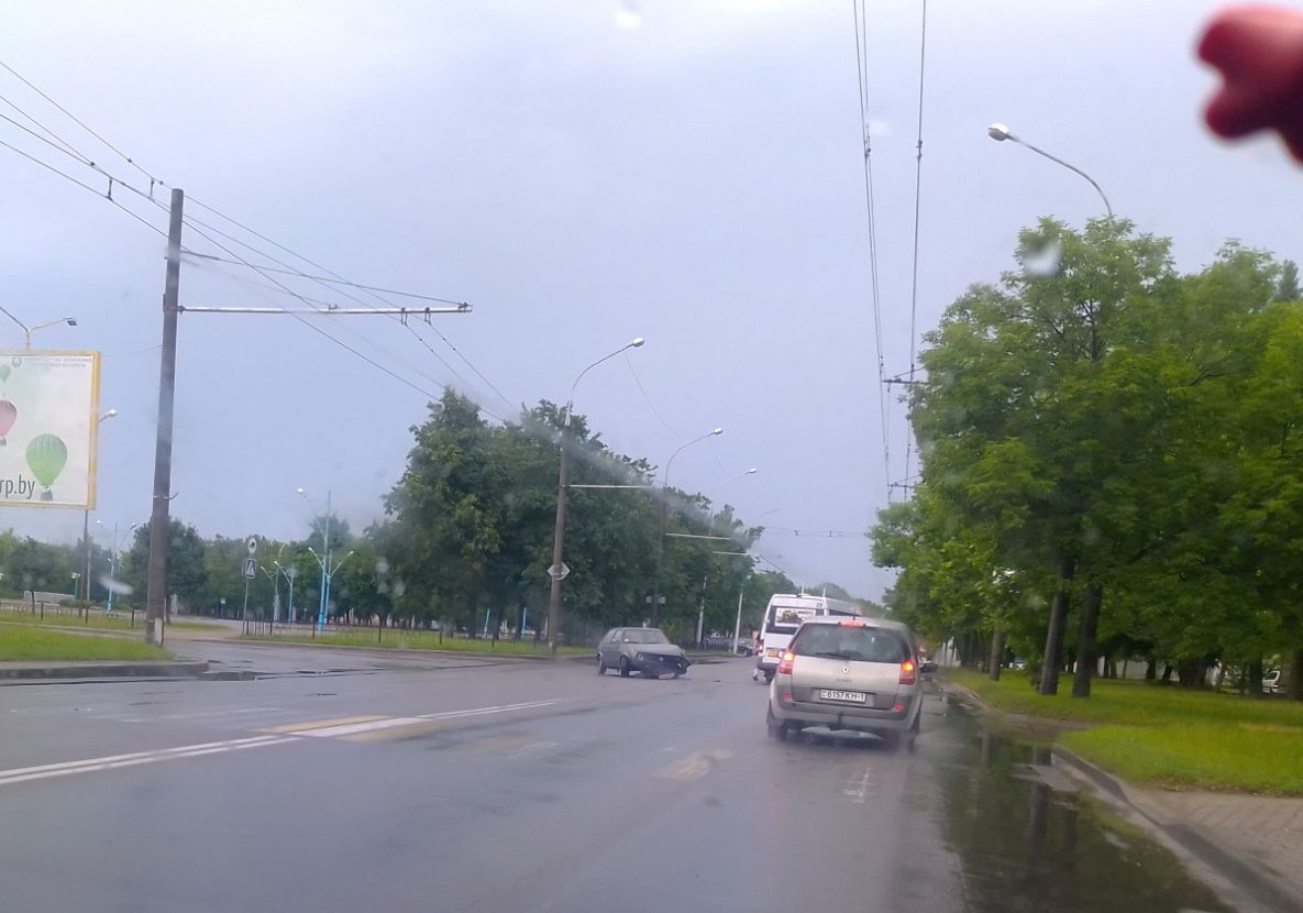 Сегодня в Бресте произошло несколько ДТП. Подборка фото от очевидцев