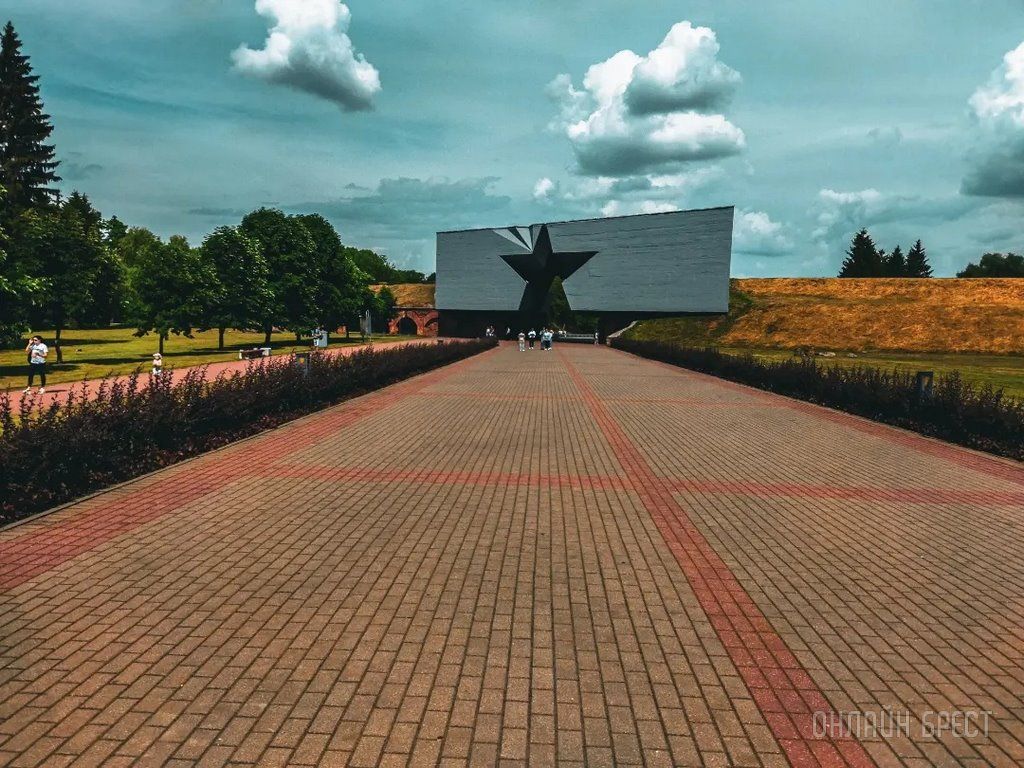 Читатель: Прогулялся по Брестской крепости и сделал немного красивых фотографий