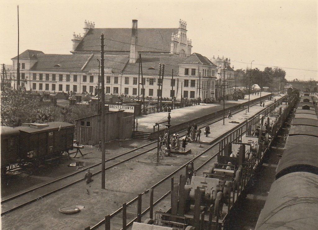 Железнодорожный вокзал города Брест-Литовск, 1941-42 гг.