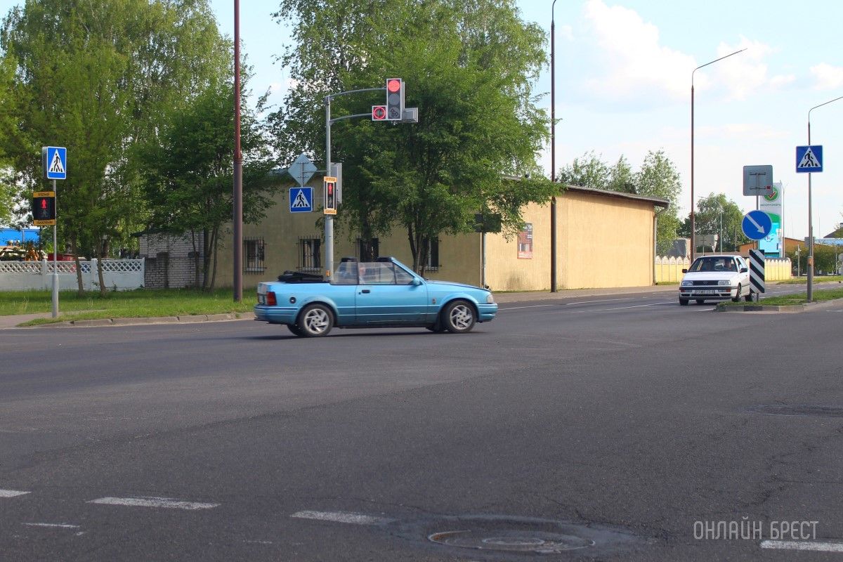 Читатель: Интересный автомобиль на дорогах Бреста. Ford Escort XR3i Cabriolet