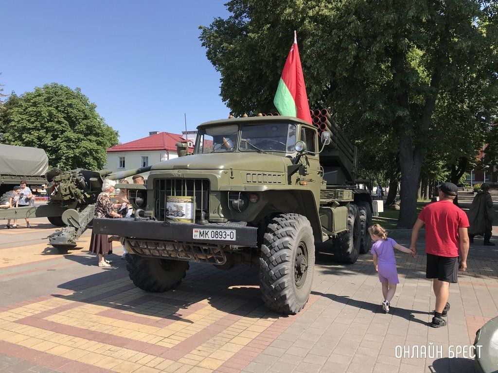Читатель: Сегодня в Кобрине. Выставка военной техники
