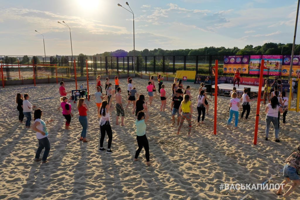 Вчерашние танцы на пляже в Бресте