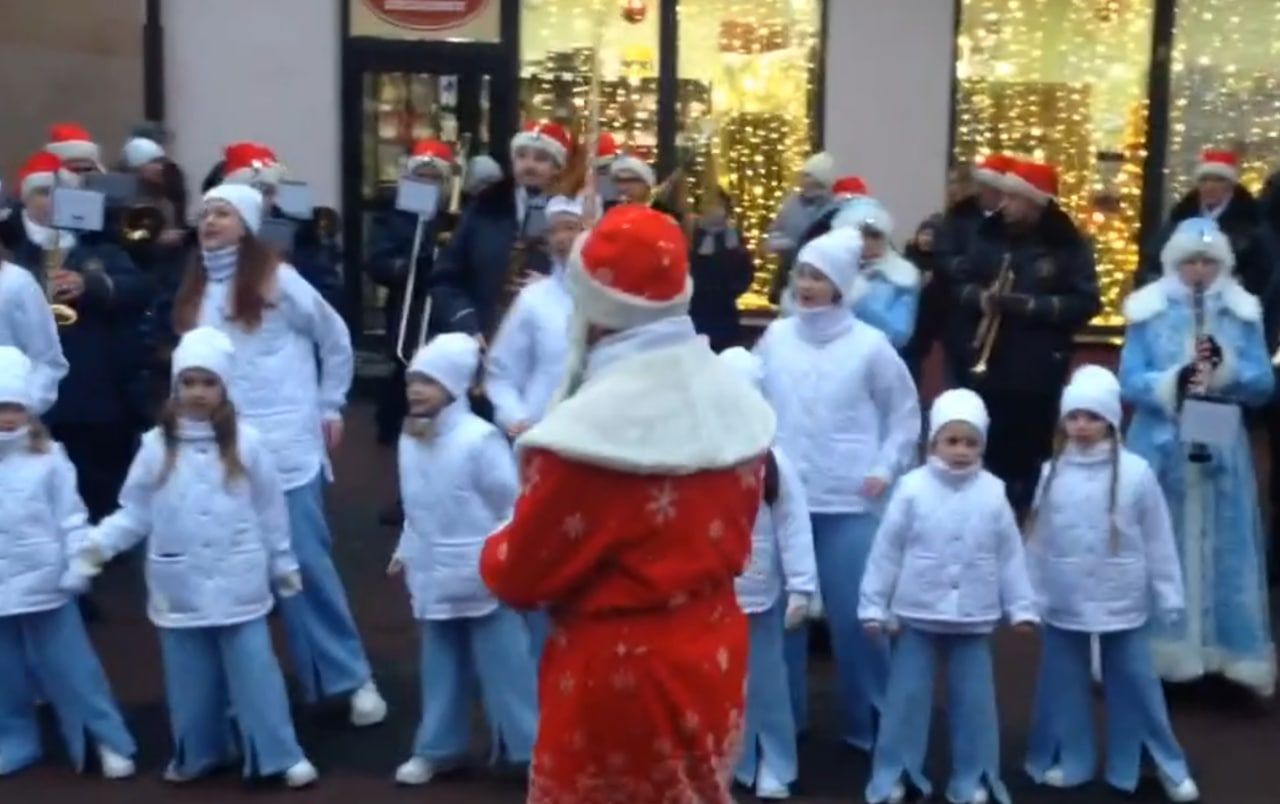 Дед мороз с оркестром. Сегодня на Советской в Бресте