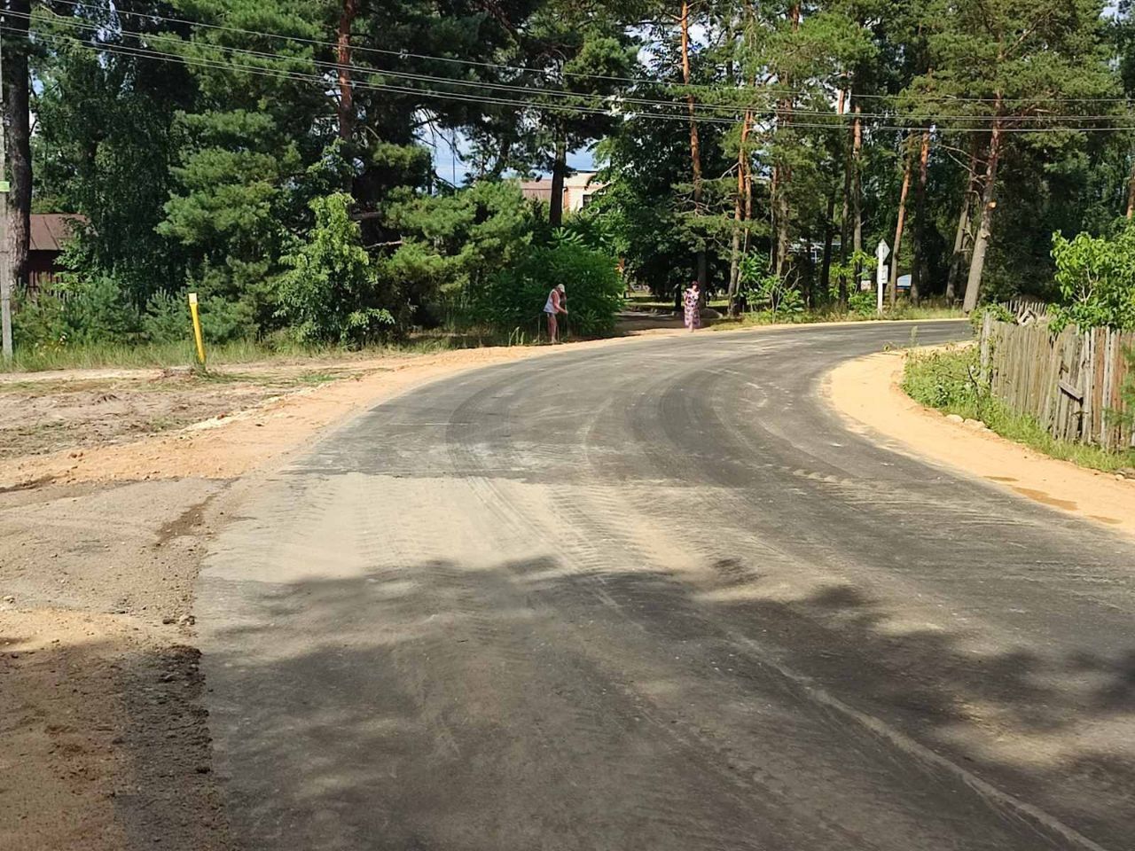 Прибужье приводит в порядок дороги. В деревне Гули укладывают асфальтное покрытие. Часть работ уже выполнена
