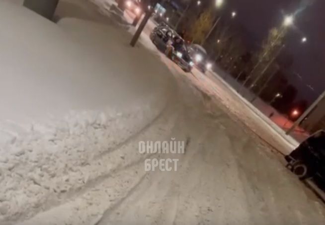 Читатель: Сегодня в Бресте водители помогают друг другу