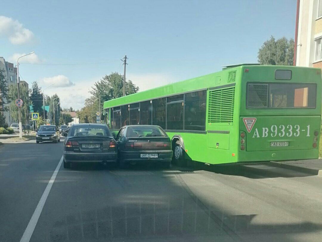 Как думаете, как могло случится такое ДТП в Пинске?