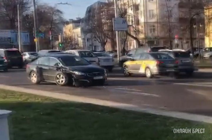 Читатель: В Бресте на Машерова произошло два ДТП