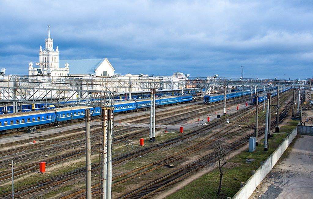 Как было раньше. Вид с моста на железнодорожный вокзал в Бресте