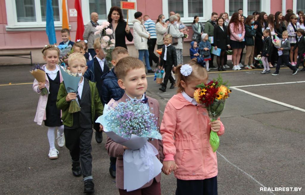 Фоторепортаж. Как прошел День знаний в Бресте в Гимназии №1