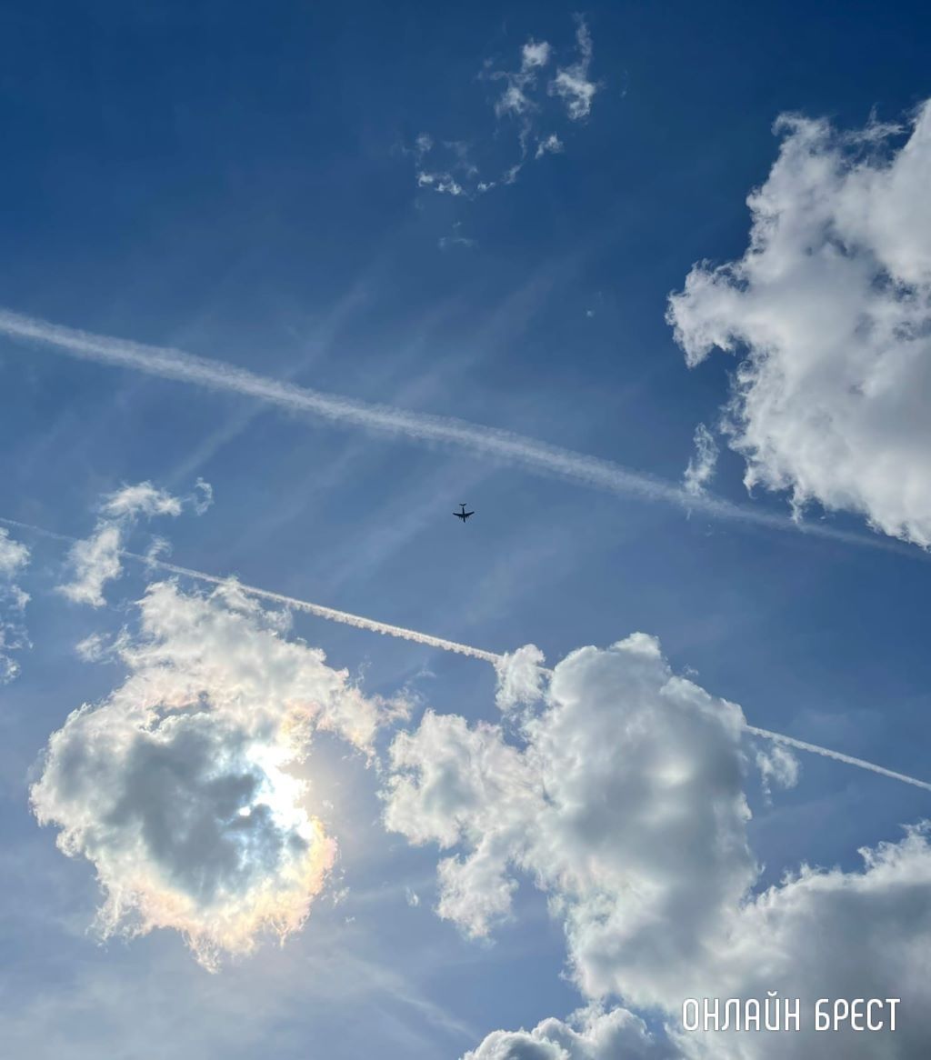 Сегодня над Брестом пролетали два самолёта