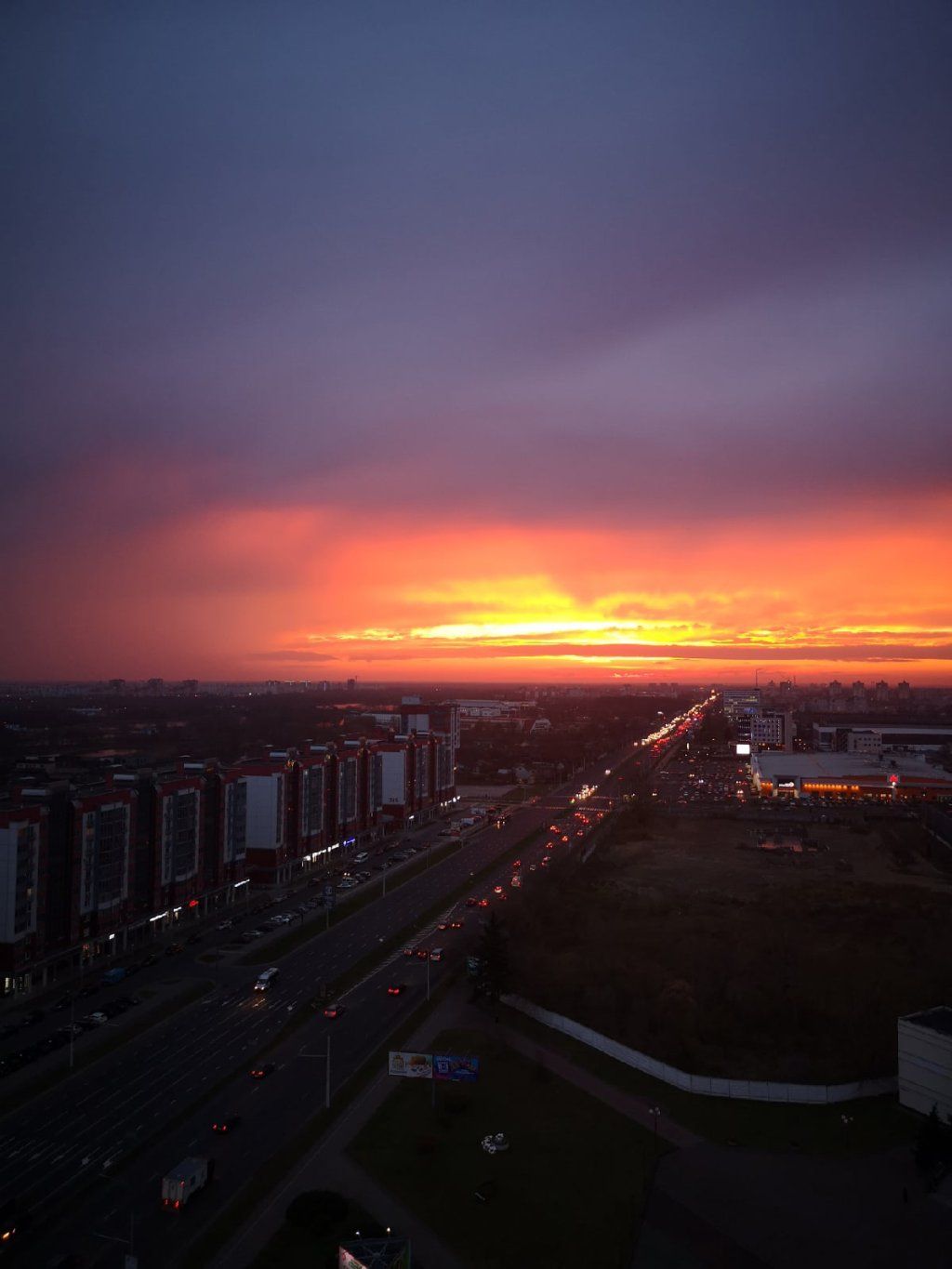 Вчера в Бресте был красивый закат. Делимся фотографиями, которые прислали читатели