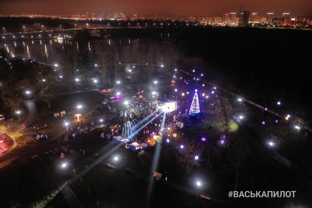 Открытии ёлки! Посмотрите, какой фейерверк был в Бресте на Набережной