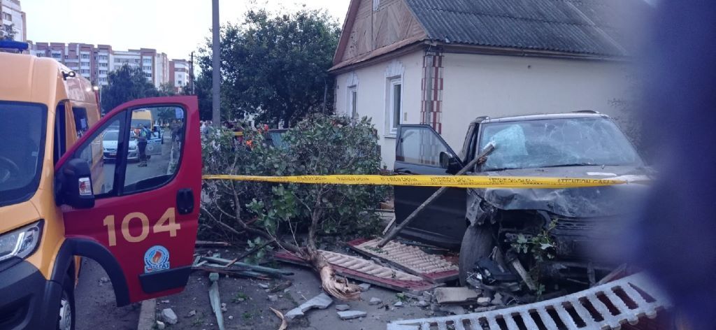 В Пинске автомобиль Range Rover попал в серьёзное ДТП