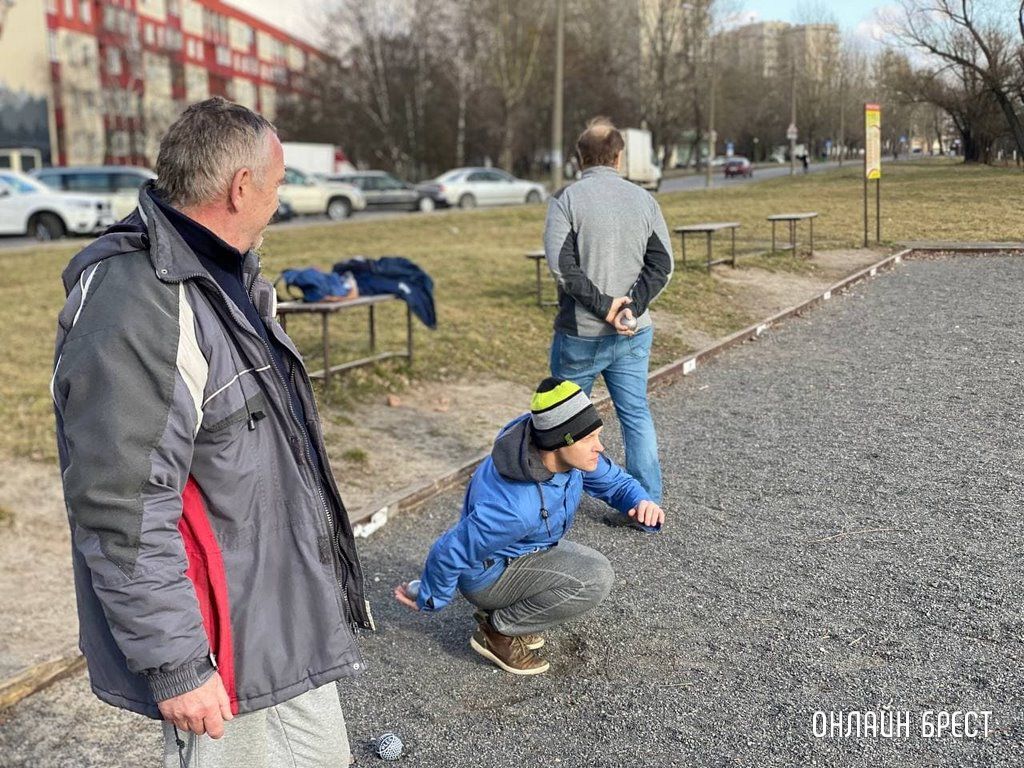 Читатель: Игра в петанк на Набережной Бреста