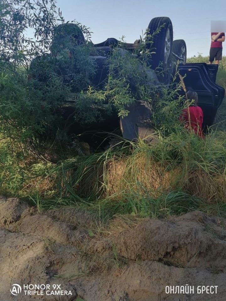 Первые кадры после ДТП, которое произошло в Брестской области под Малоритой