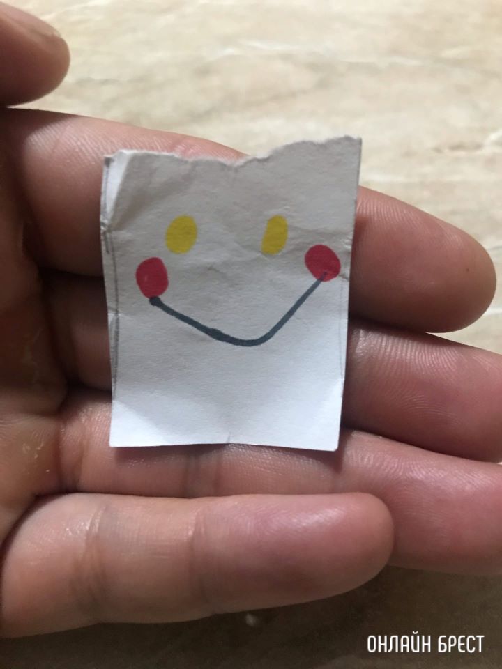 Шёл вечером домой и увидел у подъезда на доске объявлений вот эту милость :)