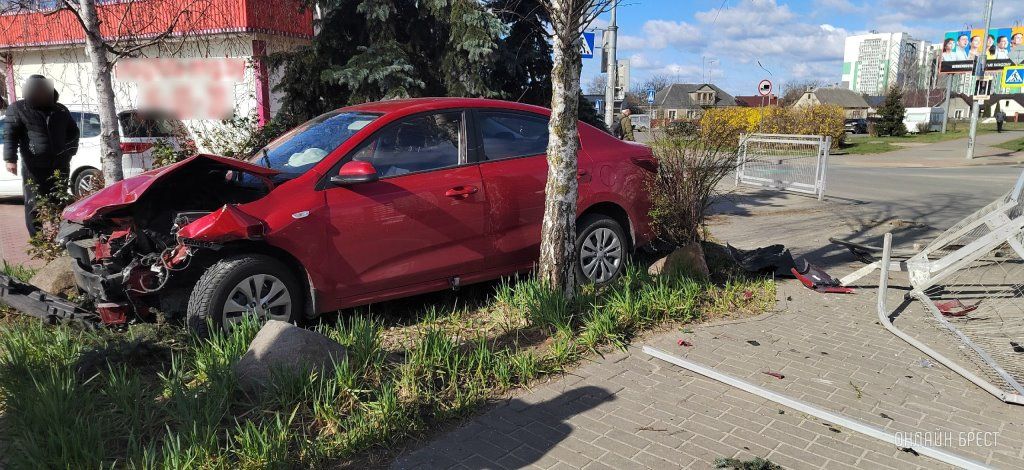 Читатель: Фото с места ДТП, которое произошло сегодня на Пионерской в Бресте