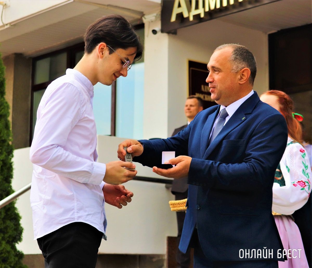 Читатель: Мгновения вчерашнего праздника выпускников Московского района г. Бреста