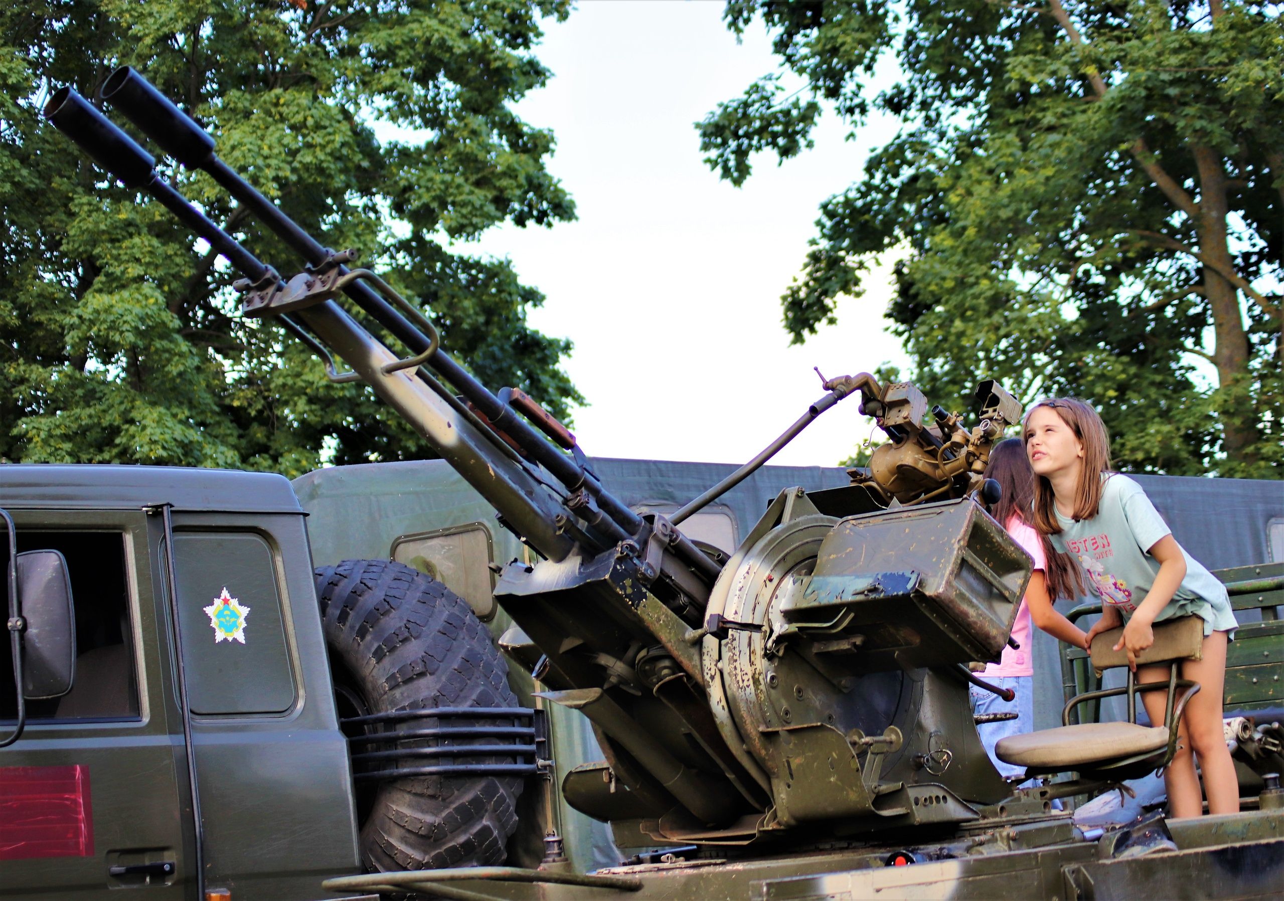 Читатель: Брестские десантники организовали выставку вооружения и военной техники для жителей Малориты