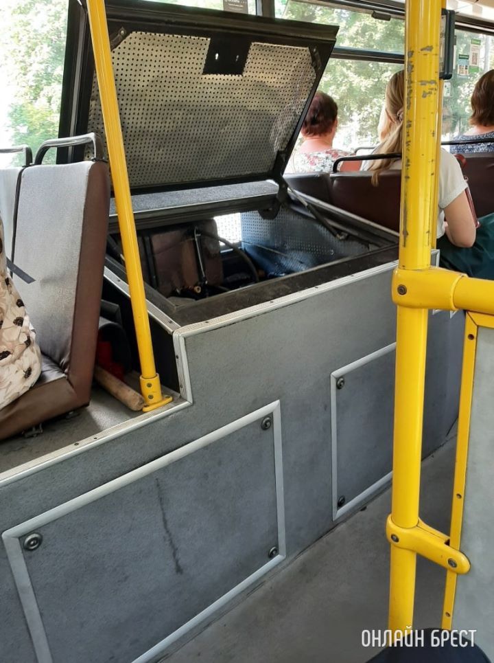 Брестские автобусы спасают от жары как могут
